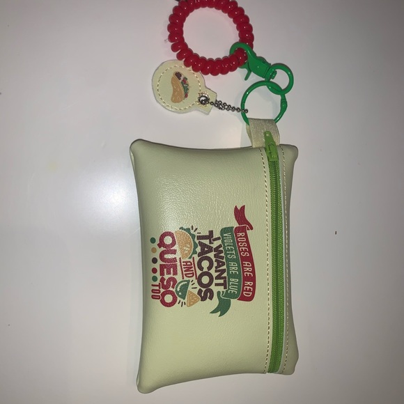 Handcrafted taco bag Wristlet, green hardware for keys - Picture 2 of 4